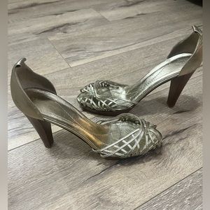 Brand new Kate Spade gold heels- size 9
